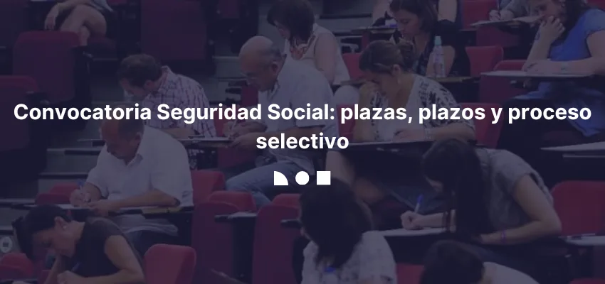 Opositores realizando una prueba escrita en un aula